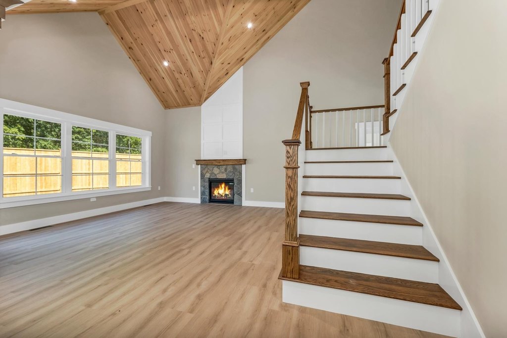 Laconia, New Hampshire, 03246, United States, 3 Bedrooms Bedrooms, ,2.5 BathroomsBathrooms,Residential,Forsale,1953803