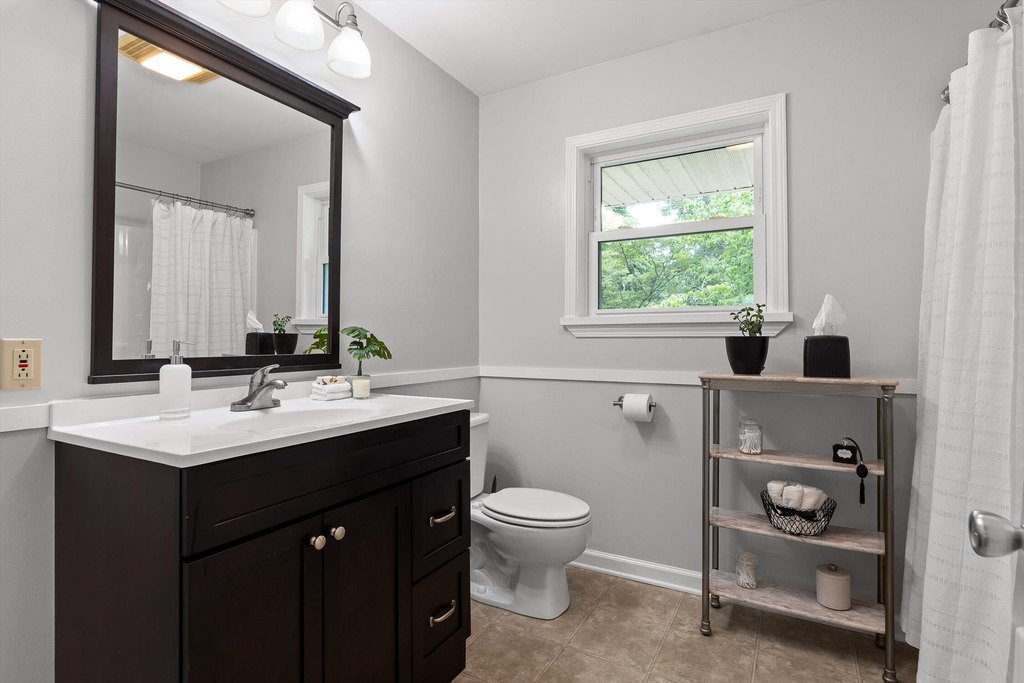 Signal Mountain, Tennessee, 37377, United States, 4 Bedrooms Bedrooms, ,4 BathroomsBathrooms,Residential,Forsale,1894388