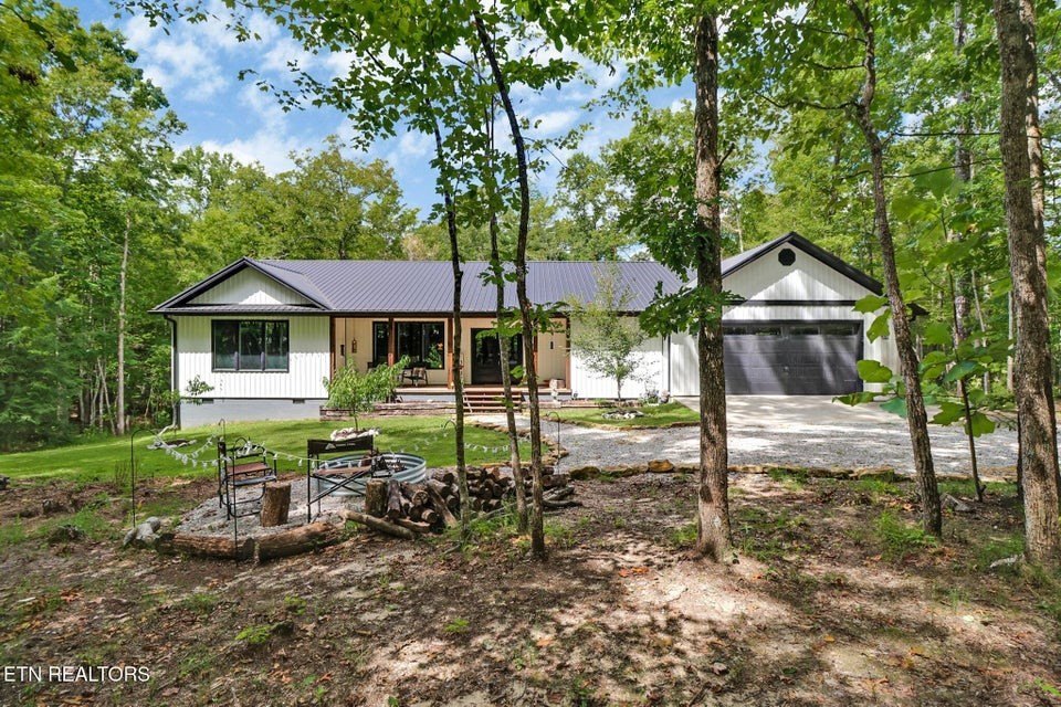 Jamestown, Tennessee, 38556, United States, 3 Bedrooms Bedrooms, ,2.5 BathroomsBathrooms,Residential,Forsale,1968510