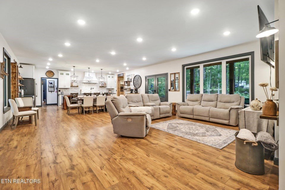 Jamestown, Tennessee, 38556, United States, 3 Bedrooms Bedrooms, ,2.5 BathroomsBathrooms,Residential,Forsale,1968510