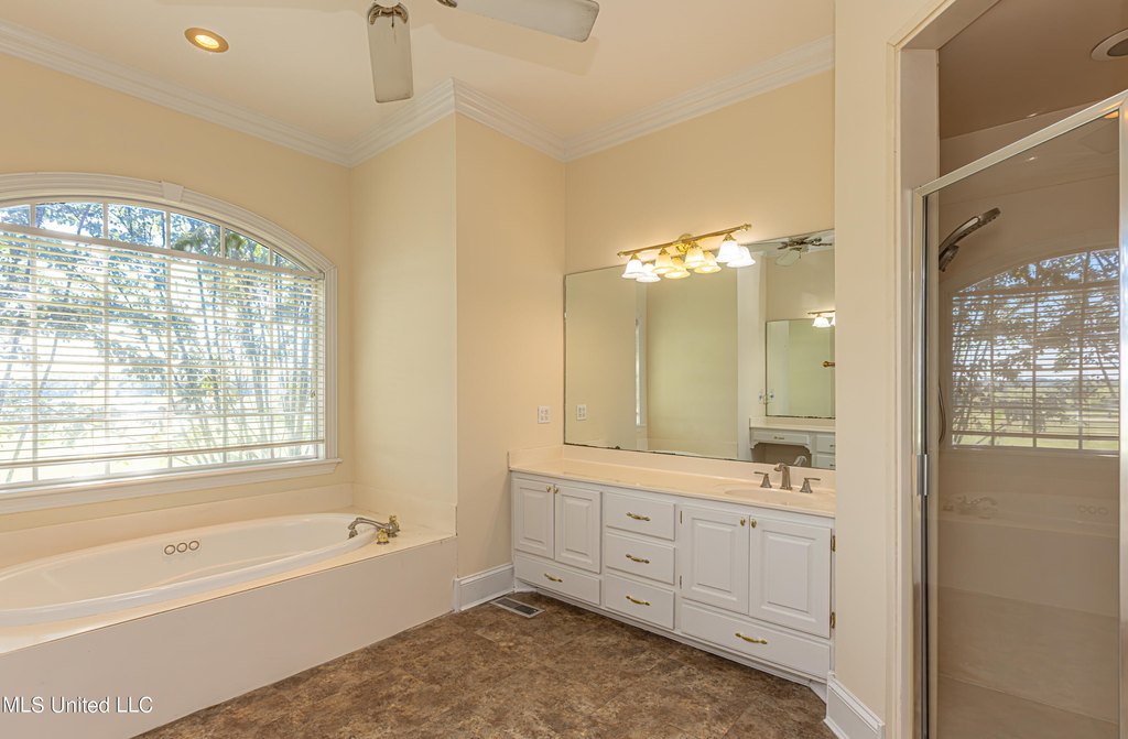 Flora, Mississippi, 39071, United States, 4 Bedrooms Bedrooms, ,4.5 BathroomsBathrooms,Residential,Forsale,1908058