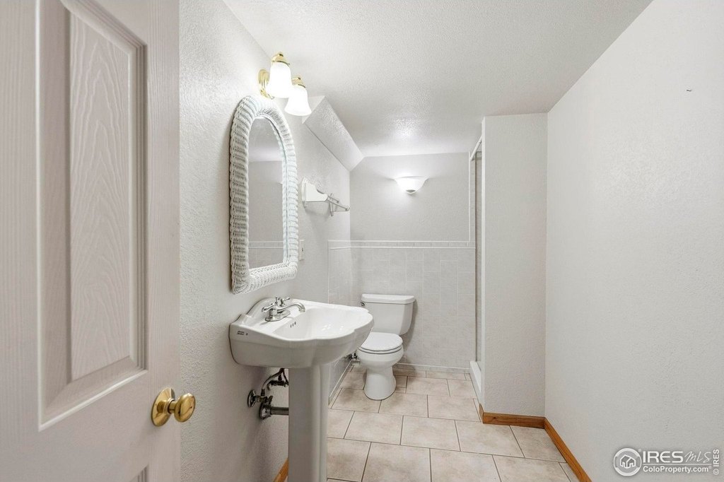 Loveland, Colorado, 80538, United States, 5 Bedrooms Bedrooms, ,2 BathroomsBathrooms,Residential,Forsale,2004289