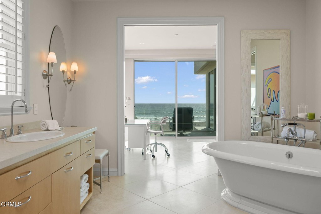 Oxnard, California, 93035, United States, 4 Bedrooms Bedrooms, ,5.5 BathroomsBathrooms,Residential,Forsale,2004314