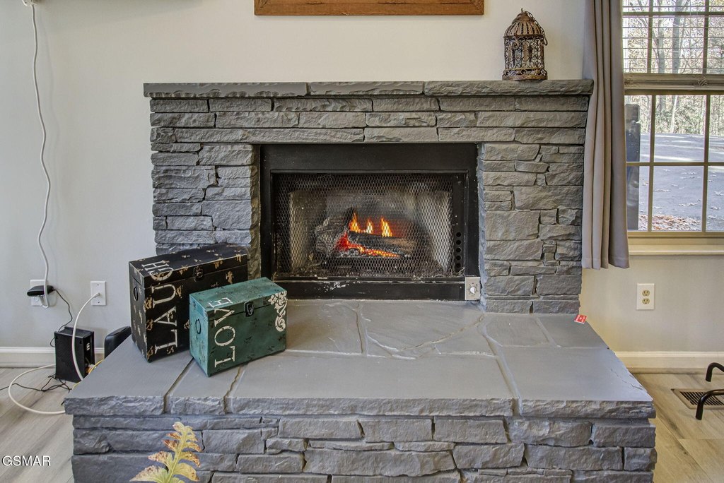 Gatlinburg, Tennessee, 37738, United States, 5 Bedrooms Bedrooms, ,2 BathroomsBathrooms,Residential,Forsale,1999457