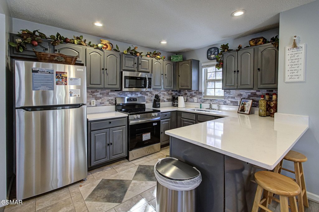 Gatlinburg, Tennessee, 37738, United States, 5 Bedrooms Bedrooms, ,2 BathroomsBathrooms,Residential,Forsale,1999457