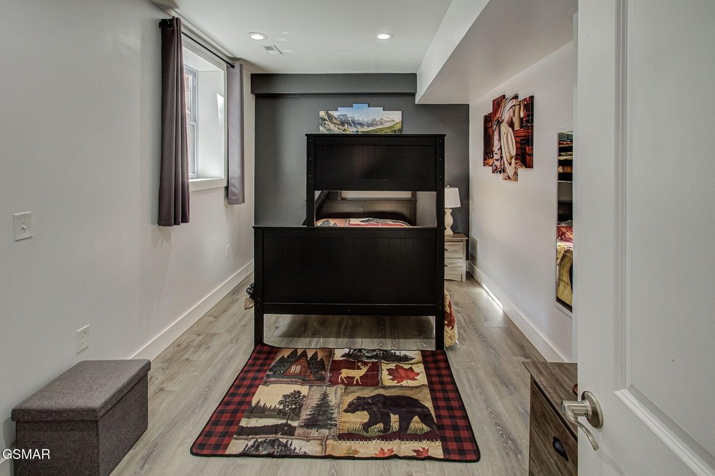 Gatlinburg, Tennessee, 37738, United States, 5 Bedrooms Bedrooms, ,2 BathroomsBathrooms,Residential,Forsale,1999457