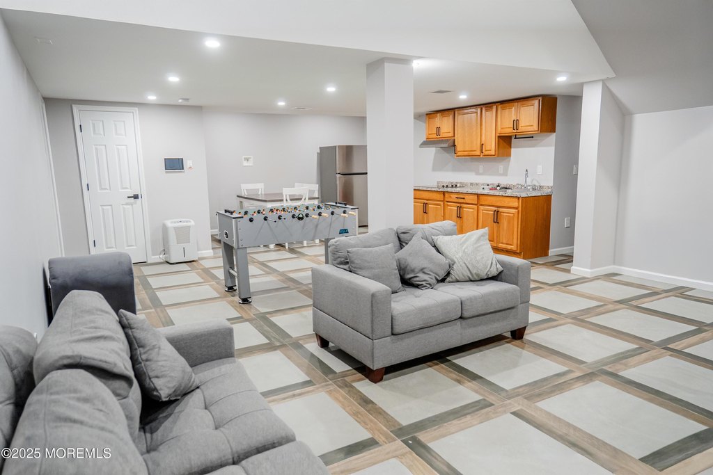 Toms River, New Jersey, 08755, United States, 7 Bedrooms Bedrooms, ,5 BathroomsBathrooms,Residential,Forsale,2008941