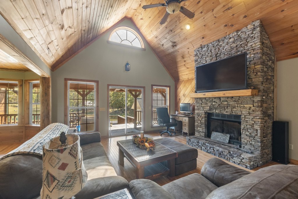 Ringgold, Georgia, 30736, United States, 3 Bedrooms Bedrooms, ,3.5 BathroomsBathrooms,Residential,Forsale,2004682