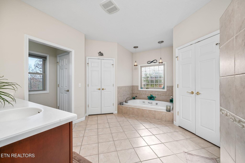 Crossville, Tennessee, 38558, United States, 4 Bedrooms Bedrooms, ,2.5 BathroomsBathrooms,Residential,Forsale,1996605