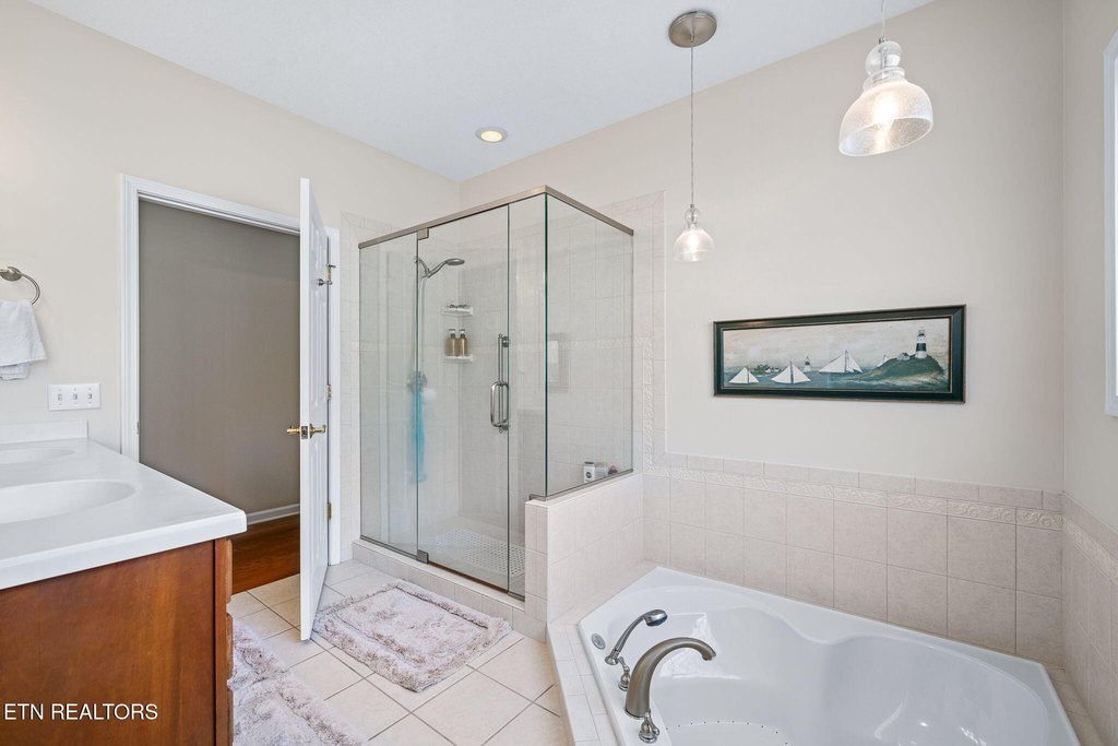 Crossville, Tennessee, 38558, United States, 4 Bedrooms Bedrooms, ,2.5 BathroomsBathrooms,Residential,Forsale,1996605