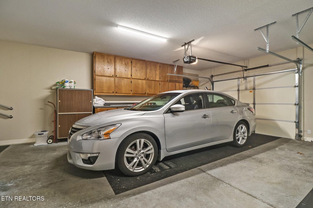 Crossville, Tennessee, 38558, United States, 3 Bedrooms Bedrooms, ,2 BathroomsBathrooms,Residential,Forsale,1952855