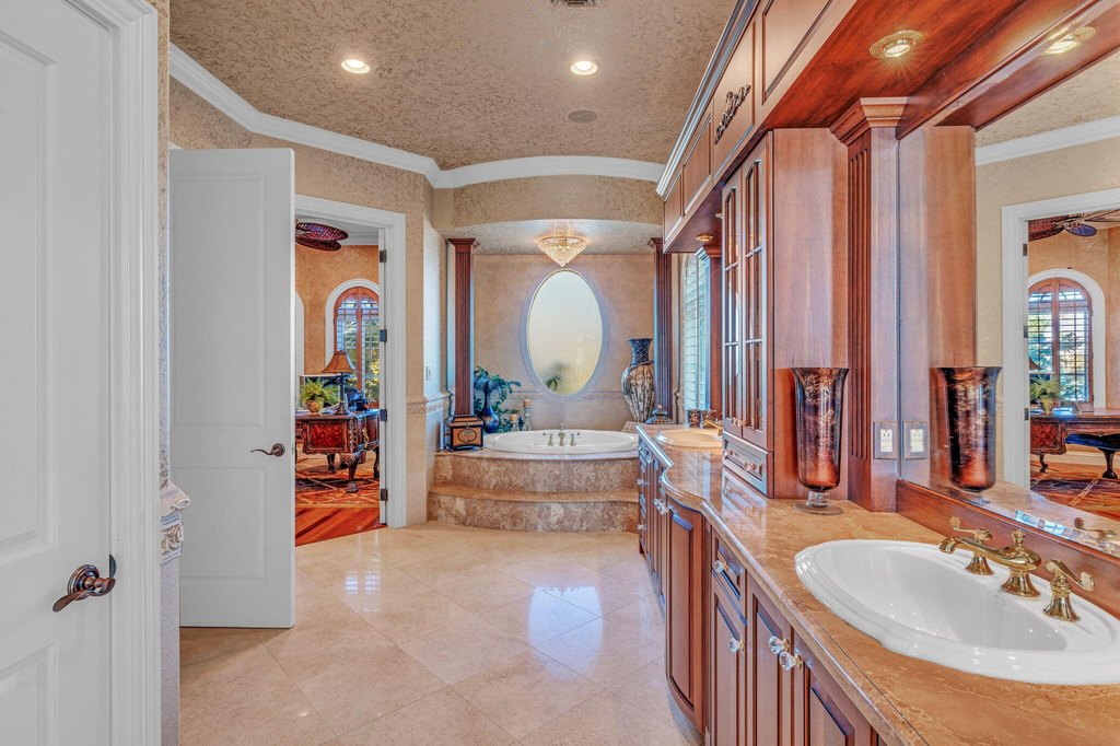 Key Colony, Florida, 33051, United States, 4 Bedrooms Bedrooms, ,5 BathroomsBathrooms,Residential,Forsale,2004354