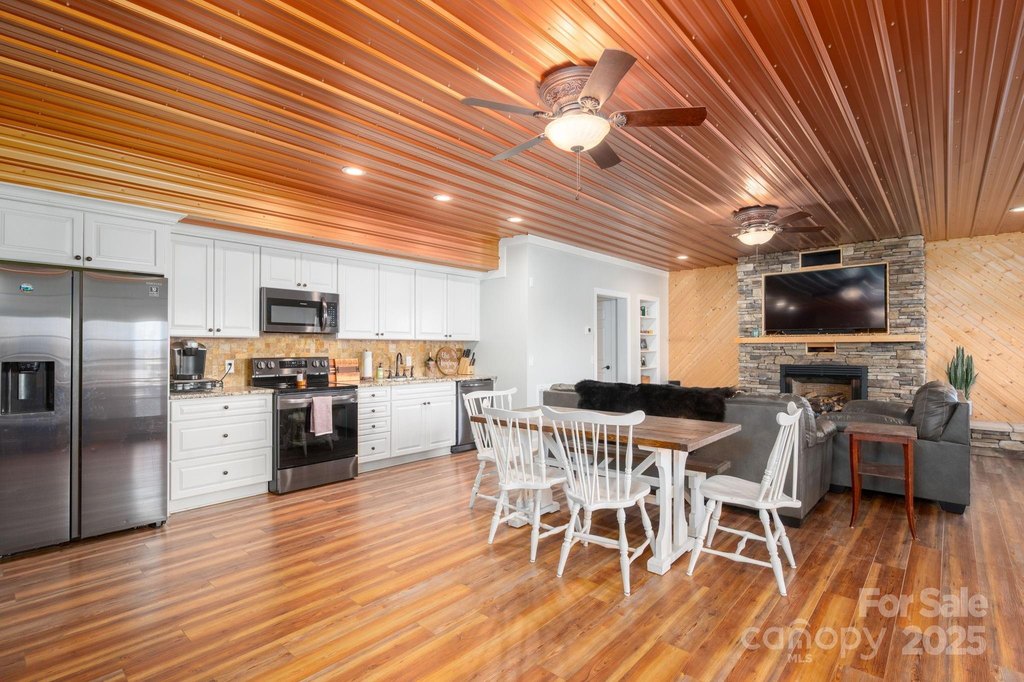 Conover, North Carolina, 28613, United States, 3 Bedrooms Bedrooms, ,4.5 BathroomsBathrooms,Residential,Forsale,2007719