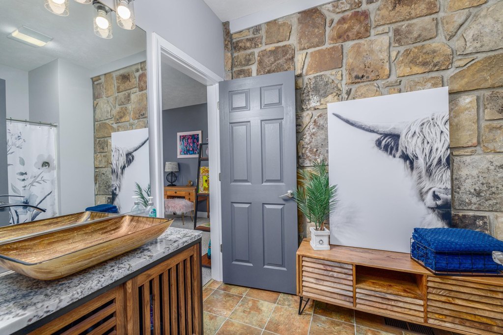 Talbott, Tennessee, 37877, United States, 5 Bedrooms Bedrooms, ,4.5 BathroomsBathrooms,Residential,Forsale,2002624