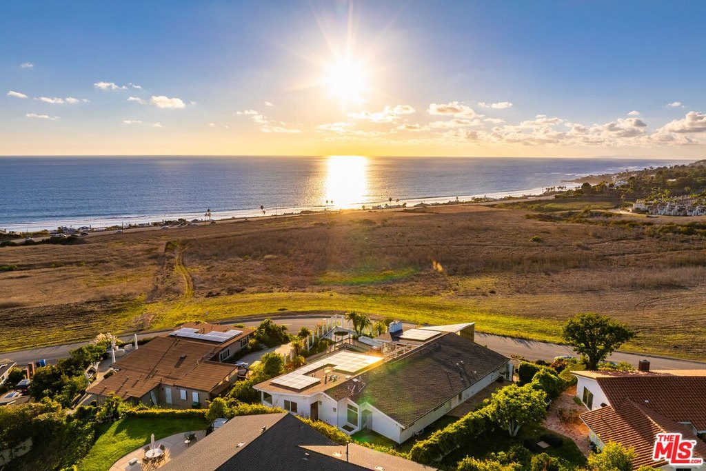 Malibu, California, 90265, United States, 4 Bedrooms Bedrooms, ,4 BathroomsBathrooms,Residential,Forsale,2009612