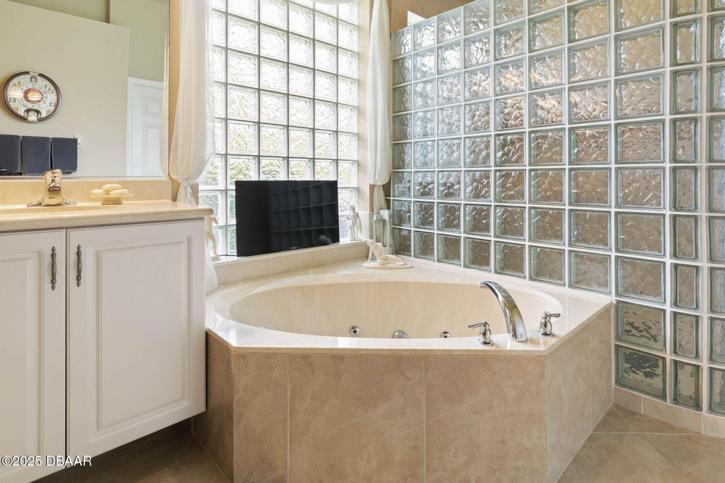 Ormond Beach, Florida, 32174, United States, 4 Bedrooms Bedrooms, ,2.5 BathroomsBathrooms,Residential,Forsale,2007369