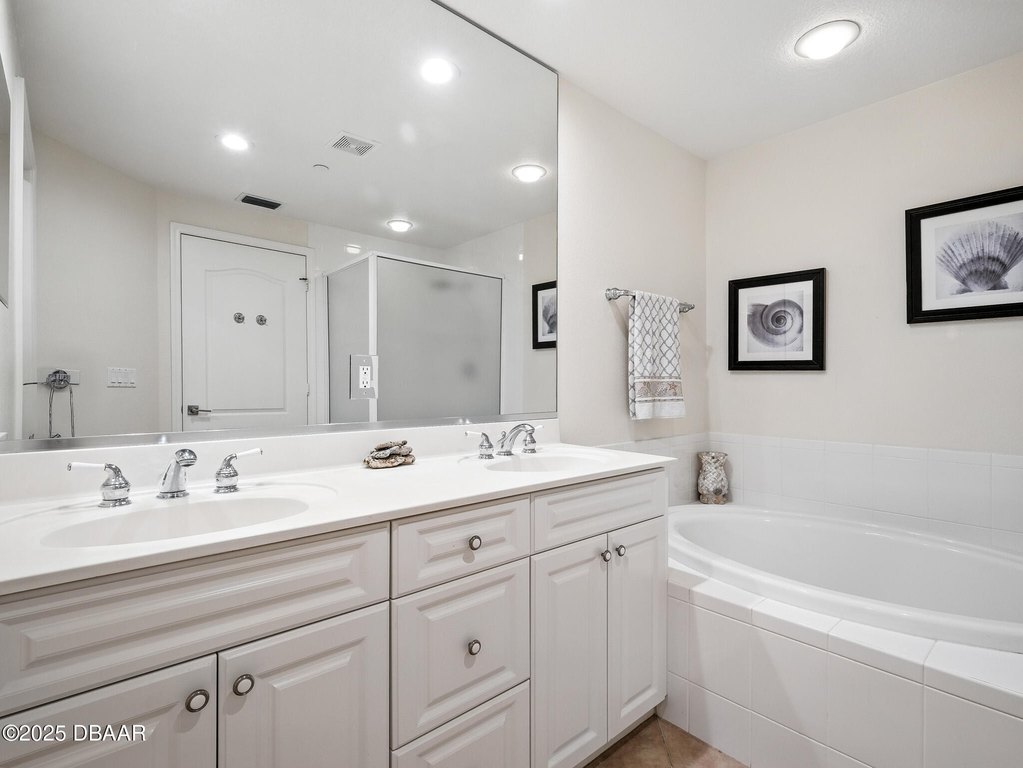 New Smyrna Beach, Florida, 32169, United States, 3 Bedrooms Bedrooms, ,2 BathroomsBathrooms,Residential,Forsale,1946050