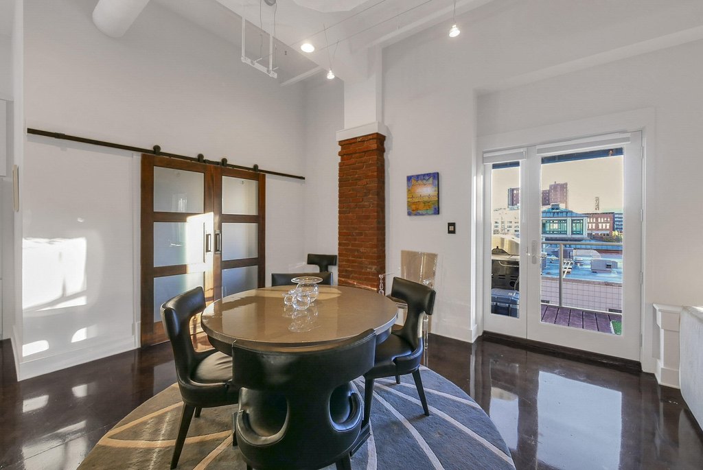 Chattanooga, Tennessee, 37402, United States, 2 Bedrooms Bedrooms, ,2 BathroomsBathrooms,Residential,Forsale,2004676