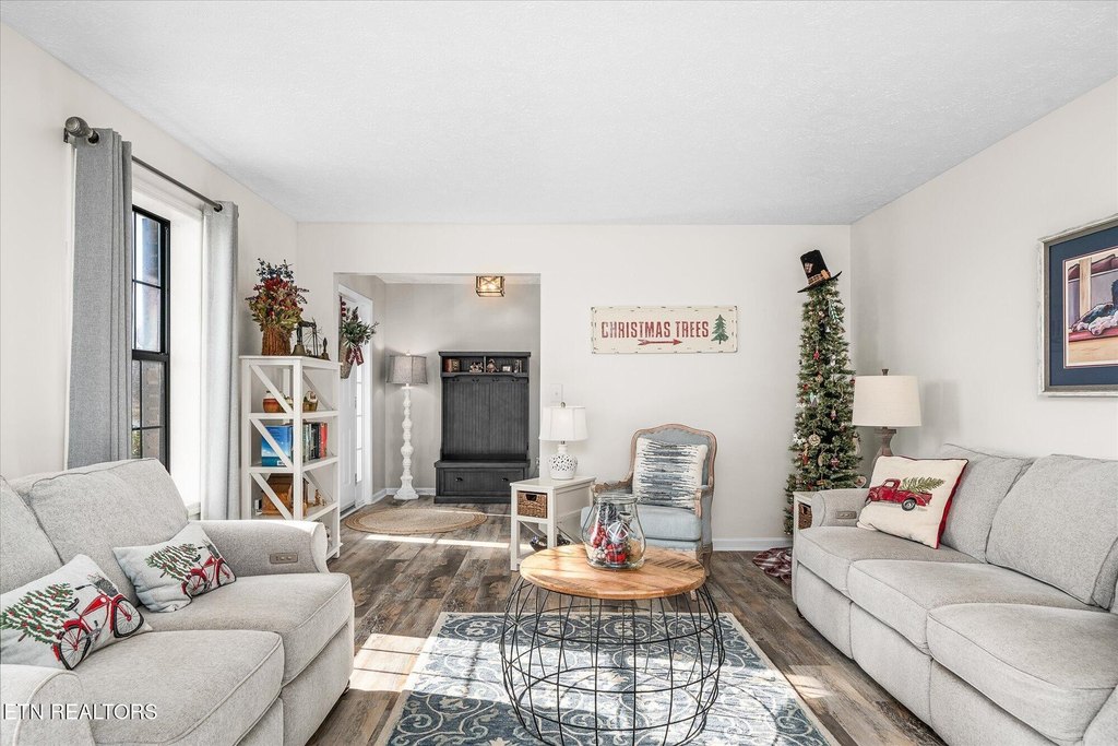 Jamestown, Tennessee, 38556, United States, 3 Bedrooms Bedrooms, ,4 BathroomsBathrooms,Residential,Forsale,1885998