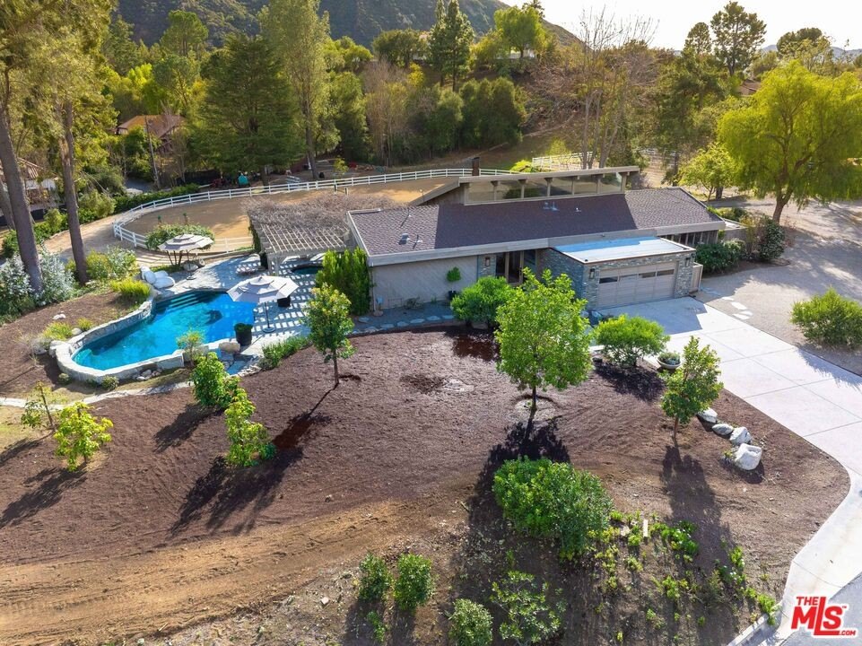 Calabasas, California, 91302, United States, 3 Bedrooms Bedrooms, ,2 BathroomsBathrooms,Residential,Forsale,2001432