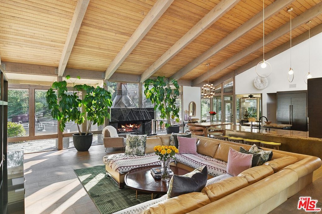 Calabasas, California, 91302, United States, 3 Bedrooms Bedrooms, ,2 BathroomsBathrooms,Residential,Forsale,2001432