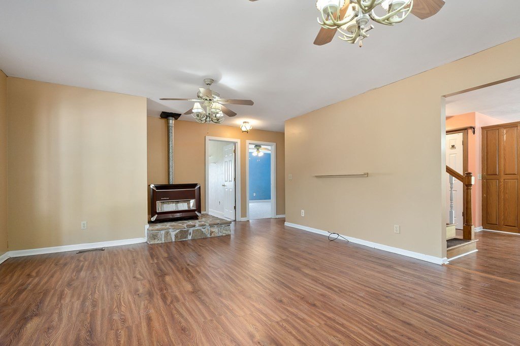 Sparta, Tennessee, 38583, United States, 3 Bedrooms Bedrooms, ,2 BathroomsBathrooms,Residential,Forsale,1999490