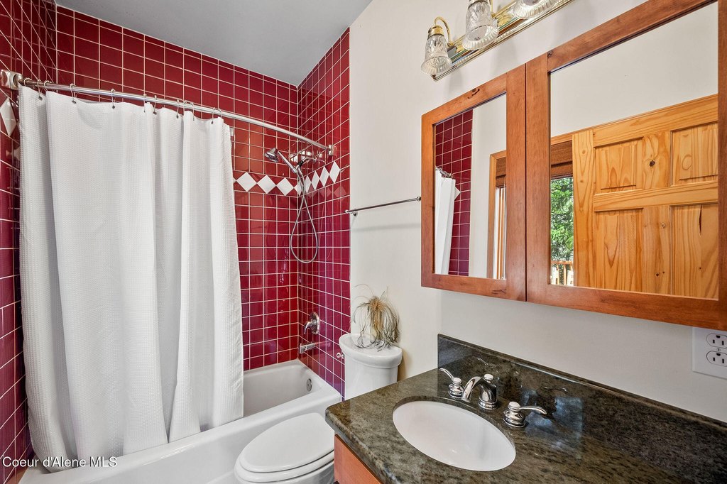 Spirit Lake, Idaho, 83869, United States, 3 Bedrooms Bedrooms, ,3.5 BathroomsBathrooms,Residential,Forsale,1984585