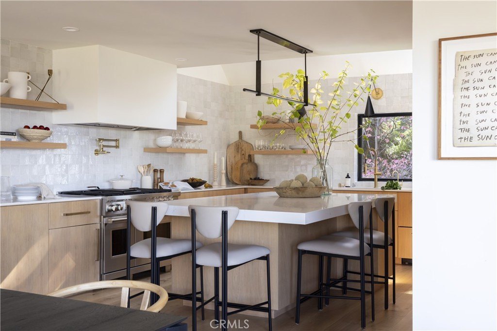 Lake Arrowhead, California, 92352, United States, 5 Bedrooms Bedrooms, ,5 BathroomsBathrooms,Residential,Forsale,2004865