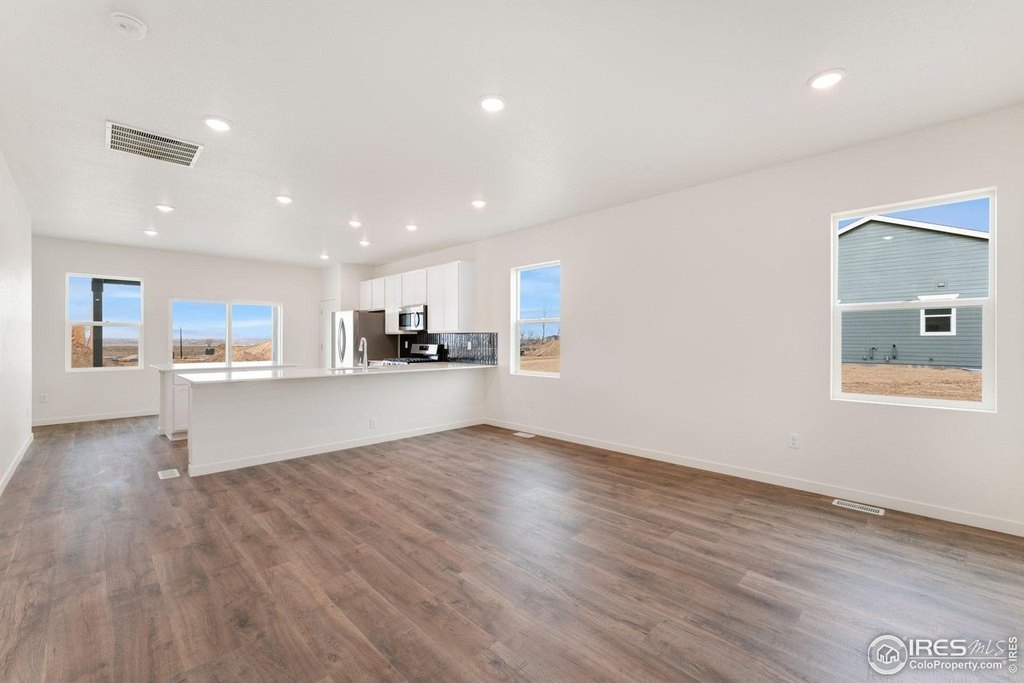 Hudson, Colorado, 80642, United States, 3 Bedrooms Bedrooms, ,2 BathroomsBathrooms,Residential,Forsale,2004219