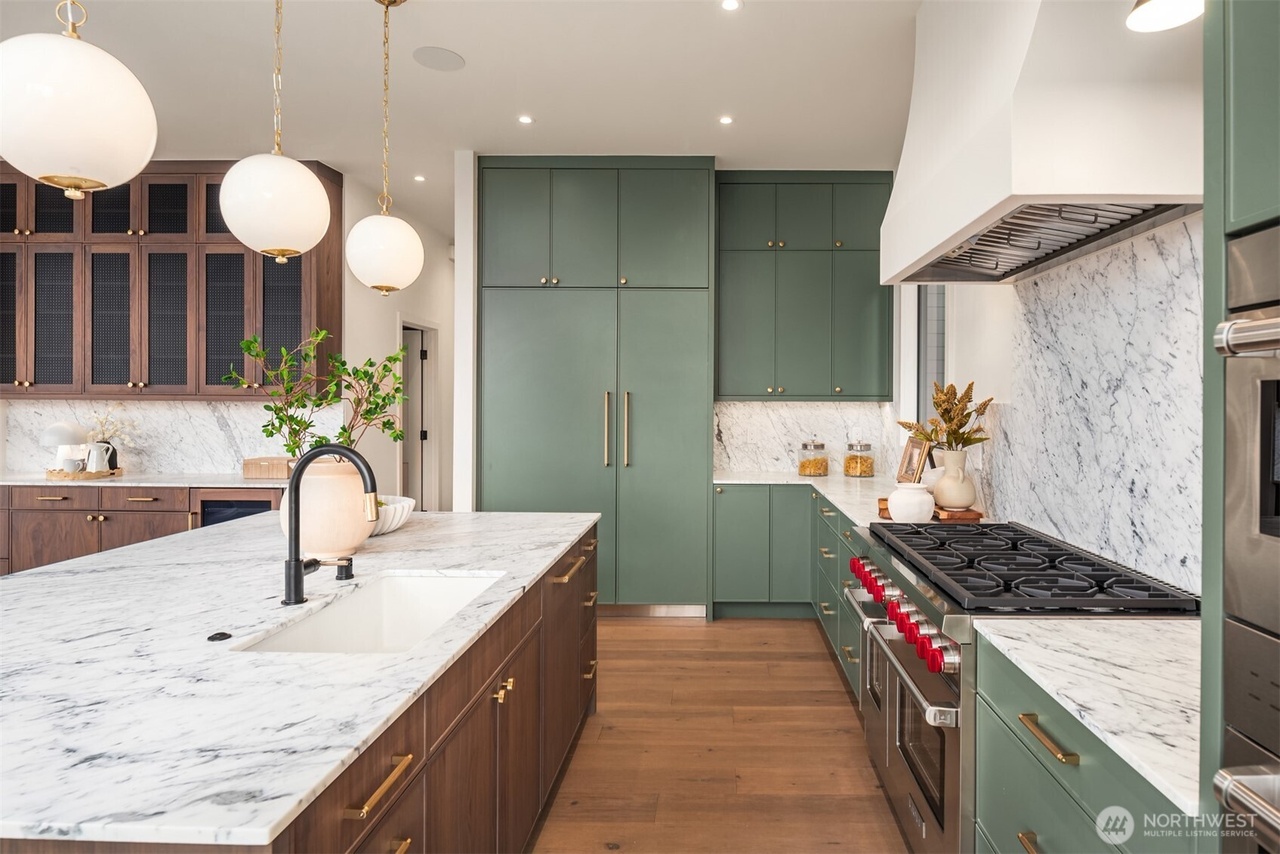 Clyde Hill, Washington, 98004, United States, 5 Bedrooms Bedrooms, ,4 BathroomsBathrooms,Residential,Forsale,2004453