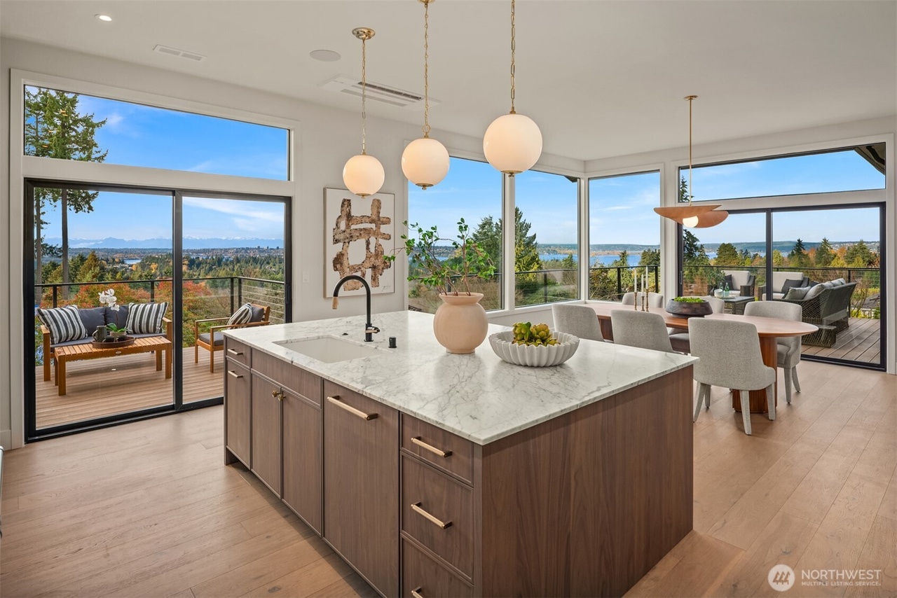 Clyde Hill, Washington, 98004, United States, 5 Bedrooms Bedrooms, ,4 BathroomsBathrooms,Residential,Forsale,2004453