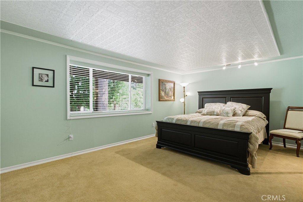 Lake Arrowhead, California, 92352, United States, 4 Bedrooms Bedrooms, ,3 BathroomsBathrooms,Residential,Forsale,1971047