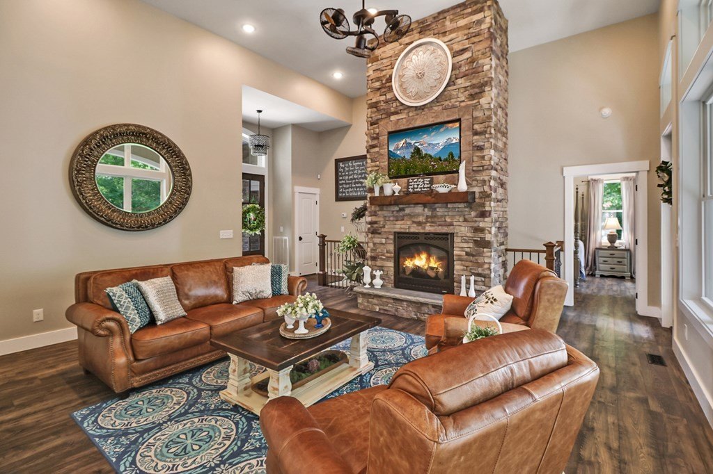 Jamestown, Tennessee, 38556, United States, 4 Bedrooms Bedrooms, ,4 BathroomsBathrooms,Residential,Forsale,1929826