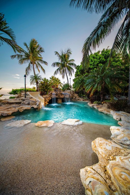 MARATHON, Florida, 33050, United States, 5 Bedrooms Bedrooms, ,6.5 BathroomsBathrooms,Residential,Forsale,2004344