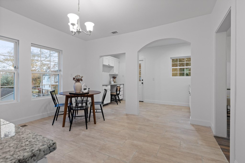 Chattanooga, Tennessee, 37405, United States, 4 Bedrooms Bedrooms, ,4 BathroomsBathrooms,Residential,Forsale,1922162