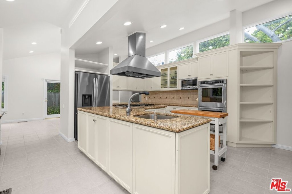 Malibu, California, 90265, United States, 4 Bedrooms Bedrooms, ,2.5 BathroomsBathrooms,Residential,Forsale,2009611