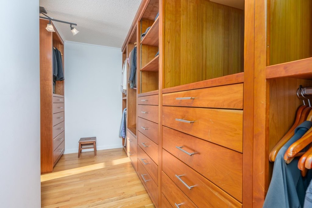 Nottingham, New Hampshire, 03290, United States, 4 Bedrooms Bedrooms, ,2.5 BathroomsBathrooms,Residential,Forsale,2004712