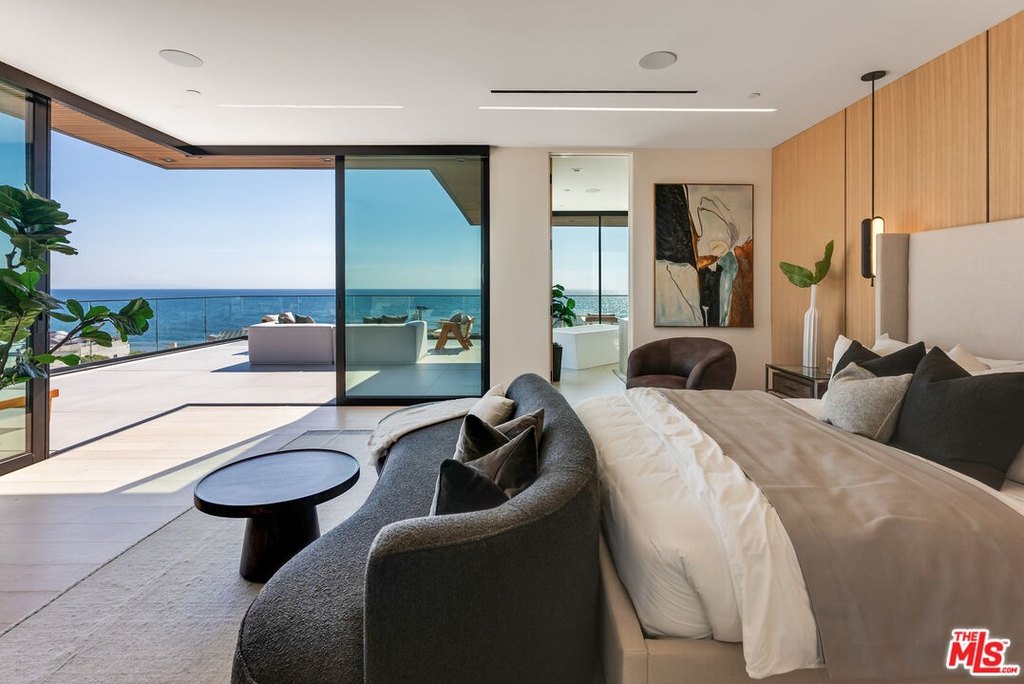 Malibu, California, 90265, United States, 5 Bedrooms Bedrooms, ,7.5 BathroomsBathrooms,Residential,Forsale,2001428