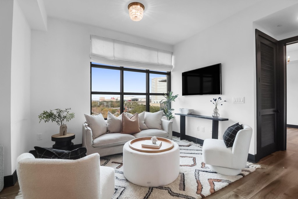 Charleston, South Carolina, 29401, United States, 2 Bedrooms Bedrooms, ,2 BathroomsBathrooms,Residential,Forsale,2007728