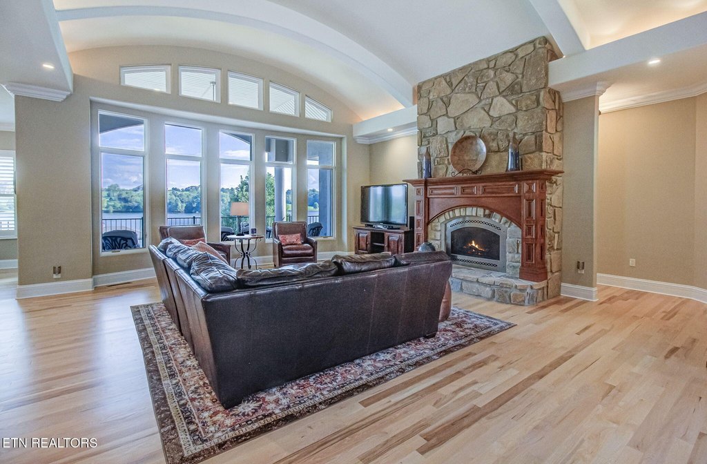 Vonore, Tennessee, 37885, United States, 4 Bedrooms Bedrooms, ,4.5 BathroomsBathrooms,Residential,Forsale,1960237