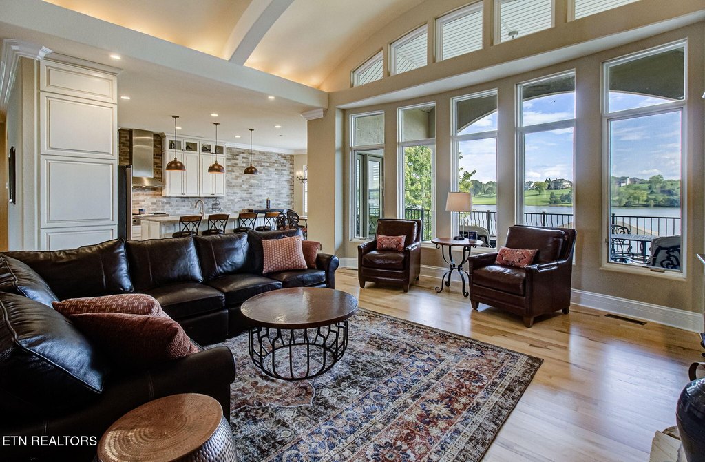 Vonore, Tennessee, 37885, United States, 4 Bedrooms Bedrooms, ,4.5 BathroomsBathrooms,Residential,Forsale,1960237