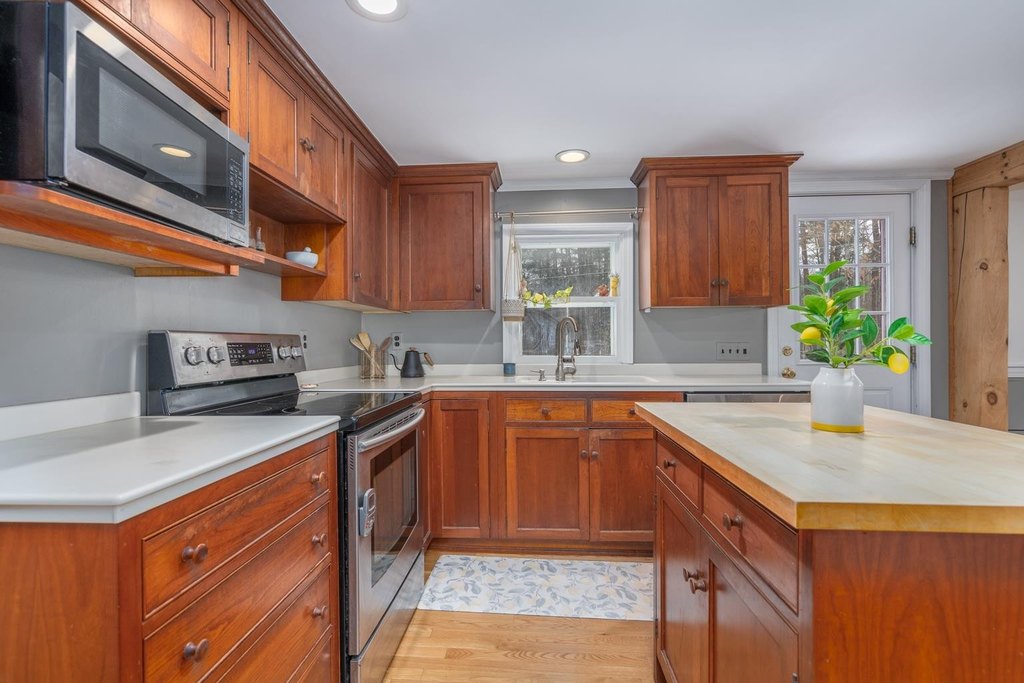 Strafford, New Hampshire, 03884, United States, 3 Bedrooms Bedrooms, ,1.5 BathroomsBathrooms,Residential,Forsale,2011248