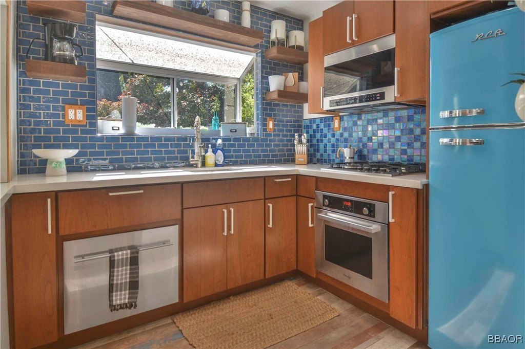 Lake Arrowhead, California, 92352, United States, 2 Bedrooms Bedrooms, ,2 BathroomsBathrooms,Residential,Forsale,1886279