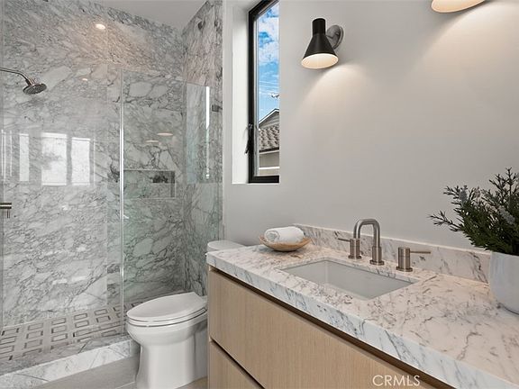 Newport Beach, California, 92663, United States, 5 Bedrooms Bedrooms, ,5 BathroomsBathrooms,Residential,Forsale,2009211