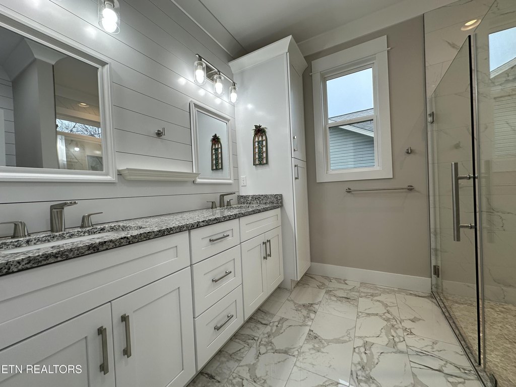 Loudon, Tennessee, 37774, United States, 3 Bedrooms Bedrooms, ,2 BathroomsBathrooms,Residential,Forsale,1999439