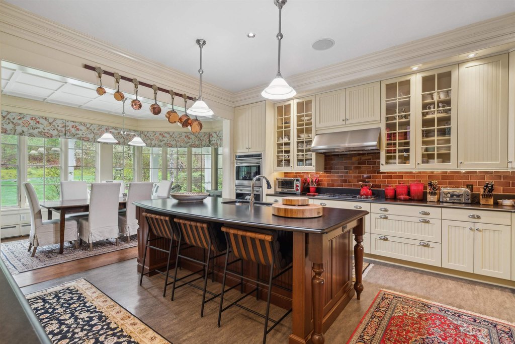 Barnard, Vermont, 05031, United States, 7 Bedrooms Bedrooms, ,7.5 BathroomsBathrooms,Residential,Forsale,1999505