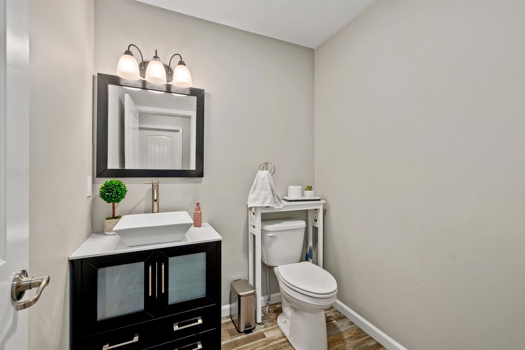 Gilford, New Hampshire, 03249, United States, 4 Bedrooms Bedrooms, ,2.5 BathroomsBathrooms,Residential,Forsale,2004032