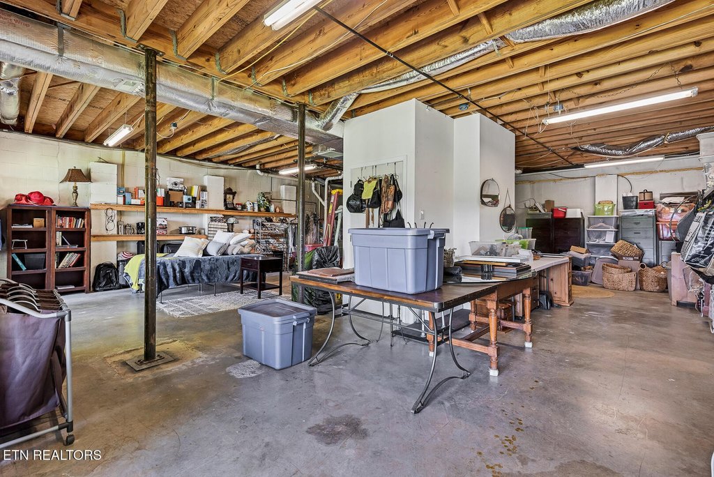 Louisville, Tennessee, 37777, United States, 2 Bedrooms Bedrooms, ,2 BathroomsBathrooms,Residential,Forsale,1893780