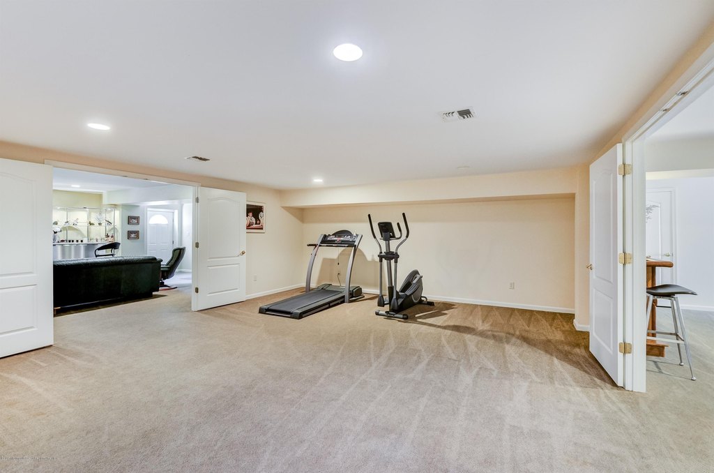 Holmdel, New Jersey, 07733, United States, 5 Bedrooms Bedrooms, ,6.5 BathroomsBathrooms,Residential,Forsale,2012947