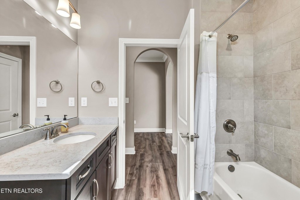 Loudon, Tennessee, 37774, United States, 3 Bedrooms Bedrooms, ,3 BathroomsBathrooms,Residential,Forsale,1910204